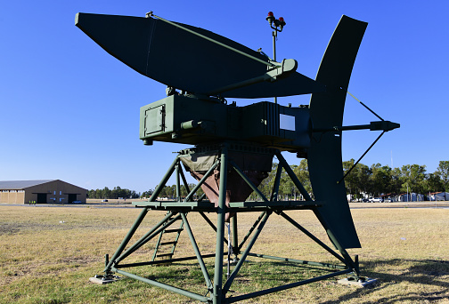 Beja, Portugal: Precision Approach Radar (PAR, FIAR), special radar device that can be used to precisely monitor an aircraft's landing approach in elevation and azimuth, the abbreviation PAR also stands for the instrument approach procedure guided with the help of this type of radar - Beja Airport / BA11.