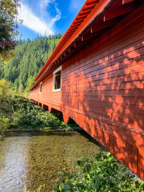 Covered bridge over the Willamette River in the Cascade Range