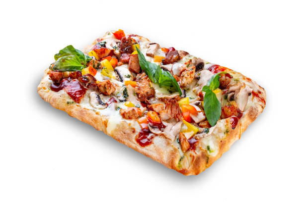 pizza bbq z wieprzowiną, kurczakiem, papryką, sosem barbecue, grzybami, pesto. rzymska pizza prostokątna na białym tle - italian culture pastry food rome zdjęcia i obrazy z banku zdjęć