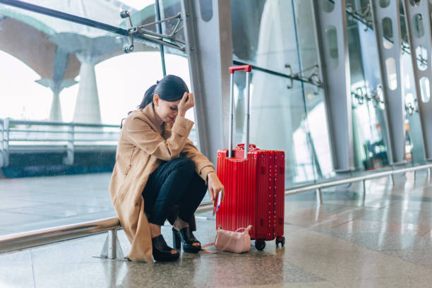 problem with transportation in airport - people traveling business travel waiting airport imagens e fotografias de stock