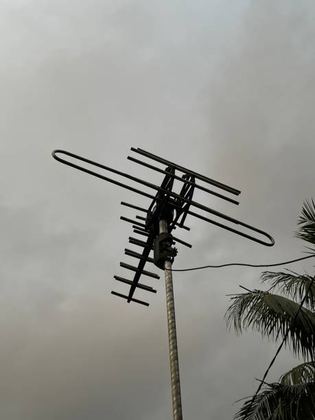 antigua antena de televisión uhf vhf tv - uhf fotografías e imágenes de stock