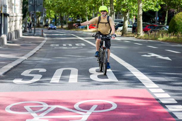 bicycle lane in the city - urban mobility concepts - turning right imagens e fotografias de stock