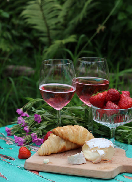 istock Rose sparkling wine and strawberry 1408891487