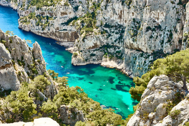 calanque "d'en-vau" - los fiordos franceses. - marselle fotografías e imágenes de stock