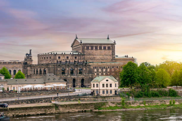 state opera house and elbe river in dresden, germany - opera house semper opera house statue theaterplatz imagens e fotografias de stock