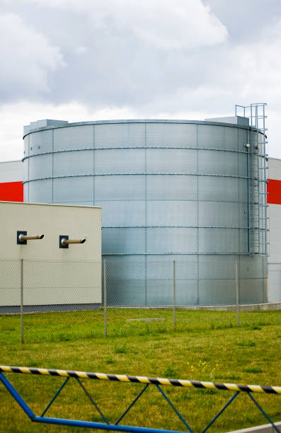 serbatoio d'acqua industriale per la lotta antincendio. - buffer storage foto e immagini stock