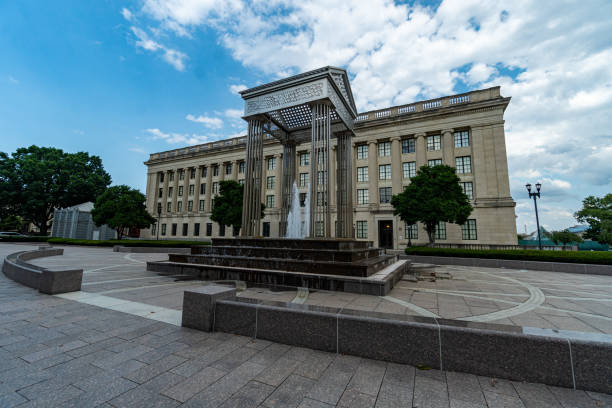 new jersey state capitol building side i fontanna - new jersey trenton new jersey state capitol building government zdjęcia i obrazy z banku zdjęć