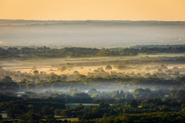 leith hill view surrey - north downs scenics western europe southeast england photos et images de collection