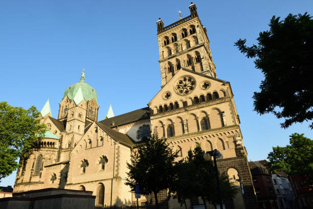 церковь квиринус мюнстер в нойсе - neuss стоковые фото и изображения