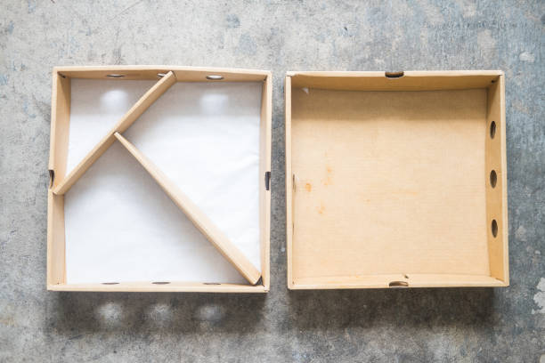 板紙製の紙食品収納ボックス。 - wrapped food hole container asia ストックフォトと画像