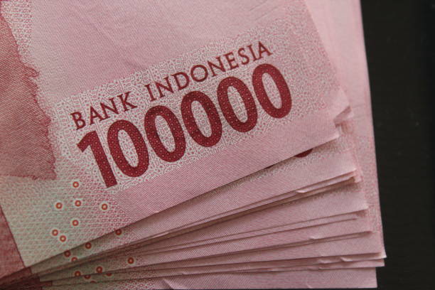 istock the back end of the one hundred thousand rupiah nominal 1409073181