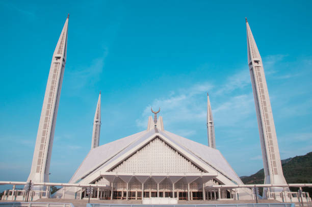 istock Shah Faisal Mosque Islamabad - Front Facade Postcard 1409122303