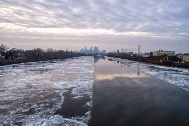 istock Frozen and Cold Mississippi Riverfront in Minneapolis from Lowry Avenue Bridge 1409122930