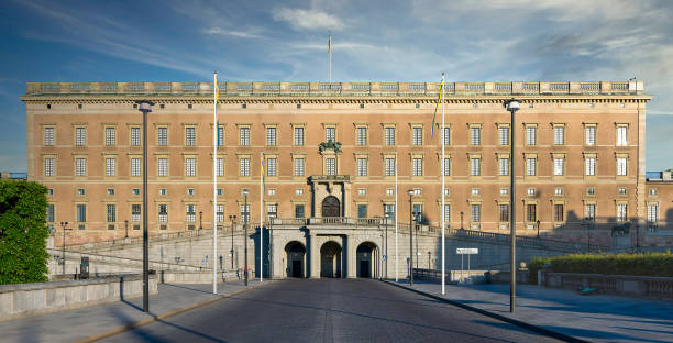 royal palace of stockholm, swedish: stockholms slott or kungliga slottet, located at old town, or gamla stan - kungliga imagens e fotografias de stock