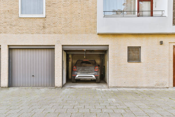 narrow garage with brick walls - stockyards industrial park imagens e fotografias de stock