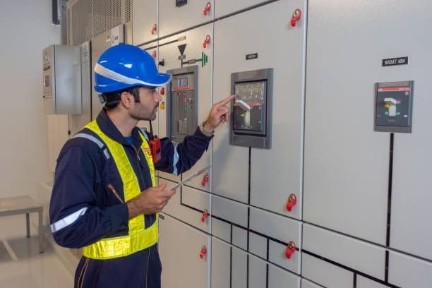 istock Engineer under checking the industry chilled water fan coil unit air conditioner is water cooling tower air chiller HVAC system of large industrial building to control air system 1409284273