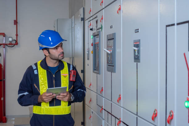 istock Engineer under checking the industry chilled water fan coil unit air conditioner is water cooling tower air chiller HVAC system of large industrial building to control air system 1409284284