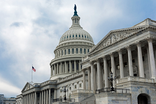 Vista dramática del edificio del Capitolio de los Estados Unidos en Washington DC. photo