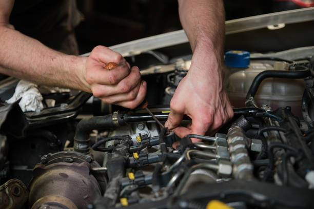 istock Technician removing fuel injectors checking dust and test pressure. 1409306423