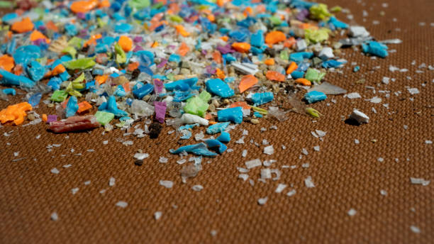 istock Close-up on micro plastic particles against dark background with copy space on the right. 1409308562