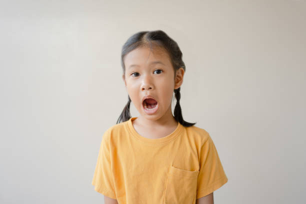 asian little girl doing surprised face open mouth and big eyes - surprise child little girls shock imagens e fotografias de stock