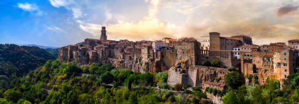 Scenic medieval towns and beautiful places of Italy - amazing village Pitigliano located on tuffa rocks in Tuscany Scenic medieval towns and beautiful places of Italy - amazing village Pitigliano located on tuffa rocks in Tuscany pitigliano stock pictures, royalty-free photos & images