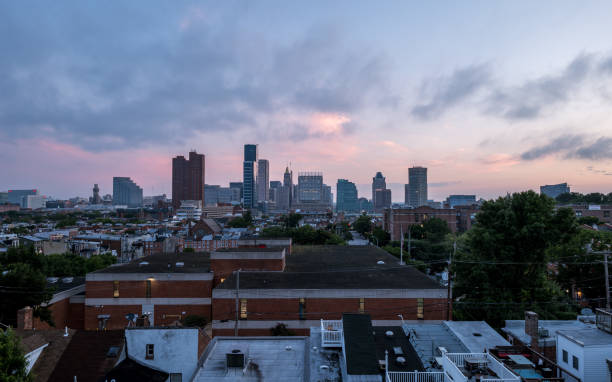 panoramę baltimore o wschodzie słońca - inner city zdjęcia i obrazy z banku zdjęć