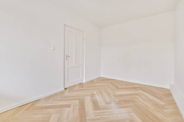istock Empty room with white walls and parquet floor 1409363218