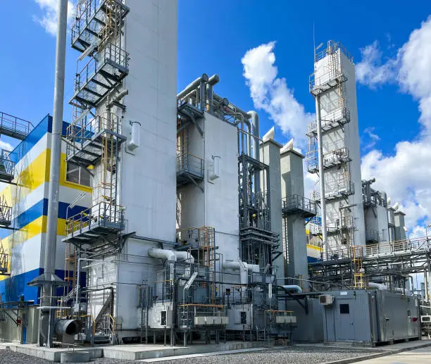 Production of oxygen and nitrogen from the air. Appearance of the distillation column and the main heat exchanger for air separation.