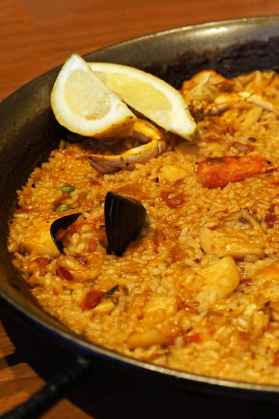 chiudi la paella di pesce - seafood lobster paella prepared shellfish foto e immagini stock