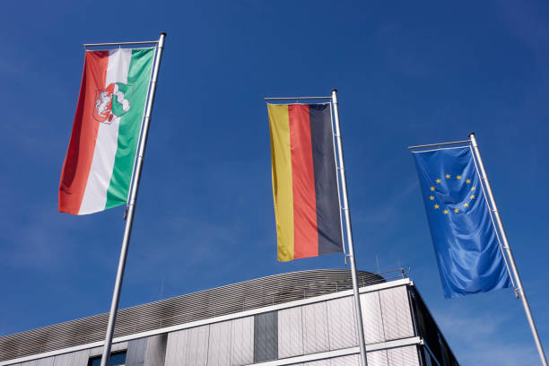 alemán, unión europea y bandera de renania del norte-westfalia y cielo azul - nordrhein westfalen flag fotografías e imágenes de stock