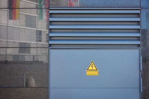German warning sign „high voltage