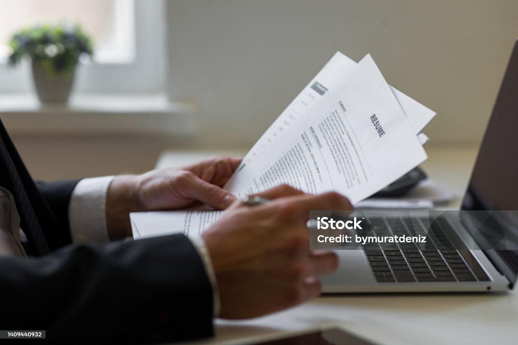 Businessman or HR Manager is reviewing Resume information Résumé Stock Photo