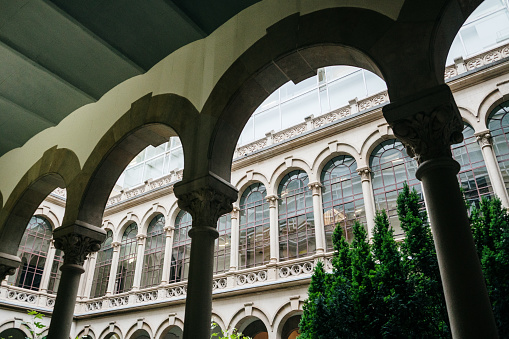 Cloister with arches - Barcelona University (public)