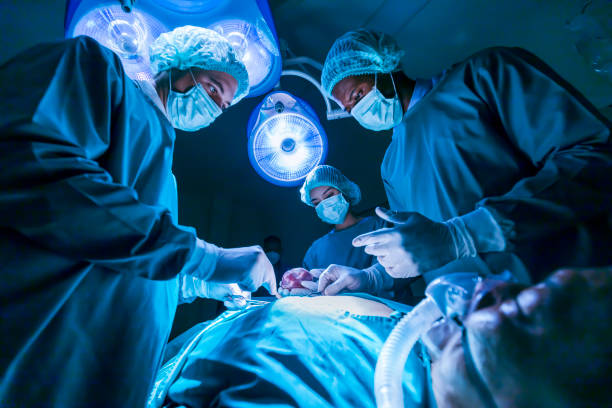 team of surgeon doctors are performing heart surgery operation for patient from organ donor to save more life in emergency surgical room - operação imagens e fotografias de stock