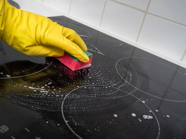 istock Washes the electric stove. 1409445011