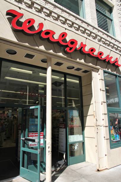 Walgreens pharmacy USA Walgreens pharmacy and food mart in San Francisco, USA. Walgreen Co is the largest drugstore chain in the USA by sales. walgreens stock pictures, royalty-free photos & images