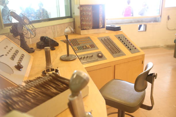 Old Radio Desk An old 1940s radio control center desk. technology in the 1940s stock pictures, royalty-free photos & images