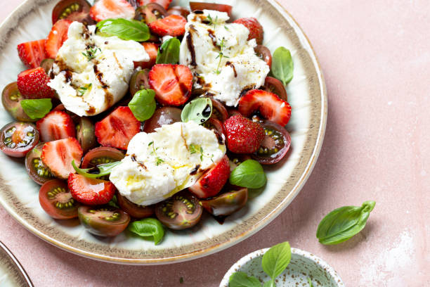 Salad with mozzarella, strawberries and cherry tomatoes