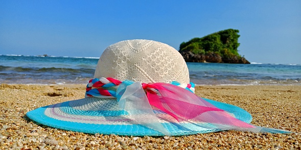 beautiful beach hat on the beautiful beach sand