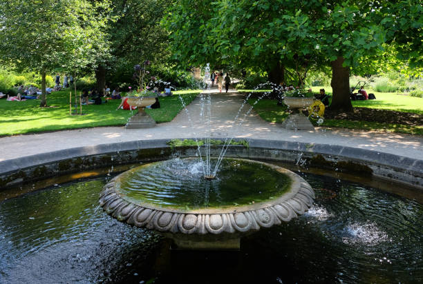 istock A fountain in a park 1409504470