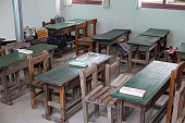 koreas-klassenzimmer-der-alten-schule-mit-stuhl-aus-den-1960er-bis-70er-jahren.jpg?b=1&s=170x170&k=20&c=lgwggMqUOmT4SbS6ex2Ofdyfg8XiCbiHk4zDaJFnUBg=