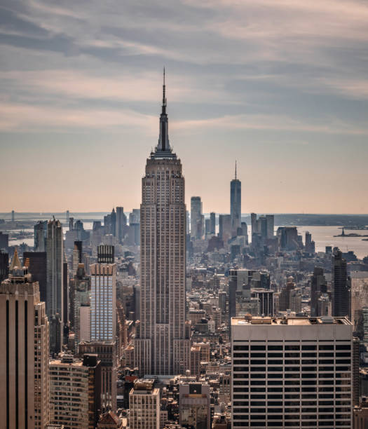 empire state building - architecture travel destinations vertical outdoors - fotografias e filmes do acervo