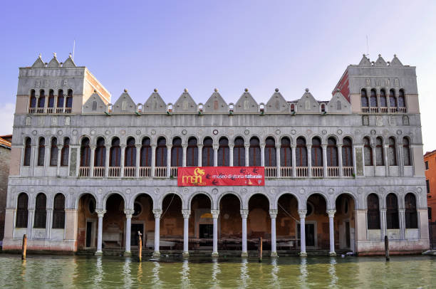 イタリア・グランド・カナル・ヴェニス自然史博物館 - facade palace grand canal canal ストックフォトと画像