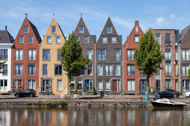 new modern residential buildings in the vathorst district in amersfoort. - row house architecture tourism window imagens e fotografias de stock