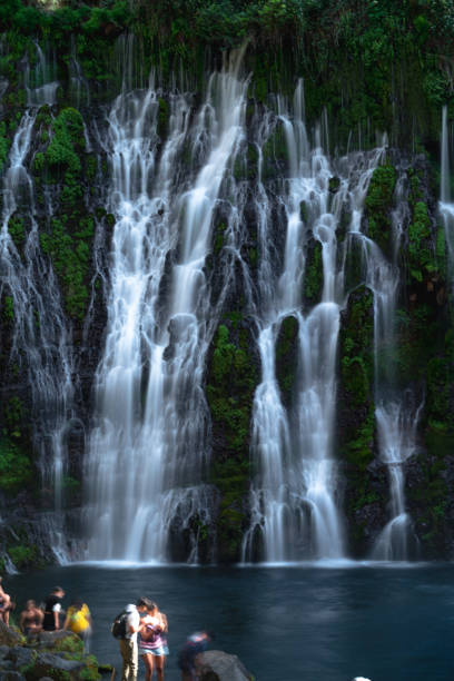 mcarthur-chutes burney falls - burney photos et images de collection