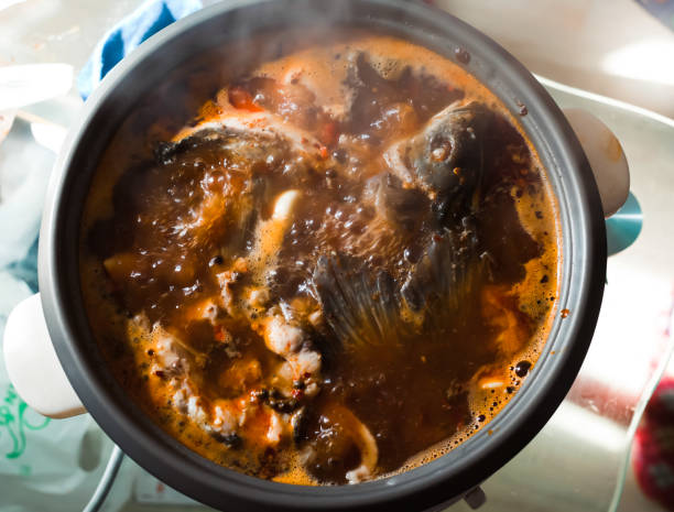 китайская кухня: рыбное рагу - casserole rice single object close up стоковые фото и изображения