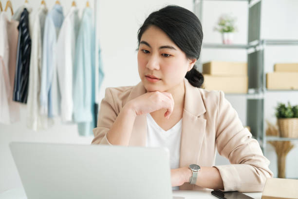 istock Businessowner Always keep contact with customer. 1409603759