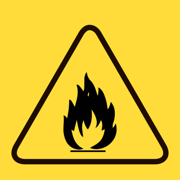 gefahrensymbol warnschild sicherheitsbrennbarkeit und entflammbarkeit - triangle square shape label symbol stock-grafiken, -clipart, -cartoons und -symbole