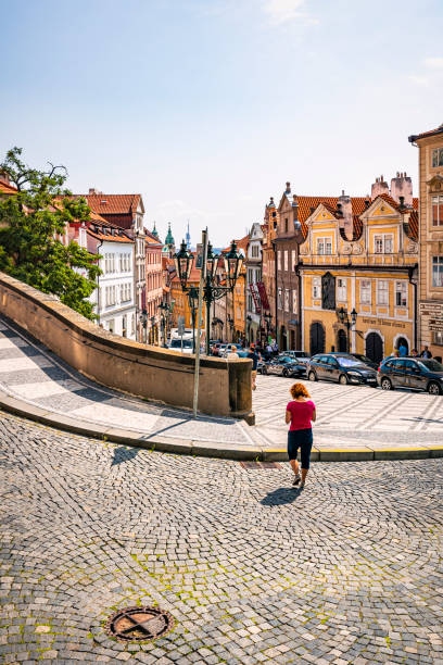 praga - ulice i place - prague old door house zdjęcia i obrazy z banku zdjęć